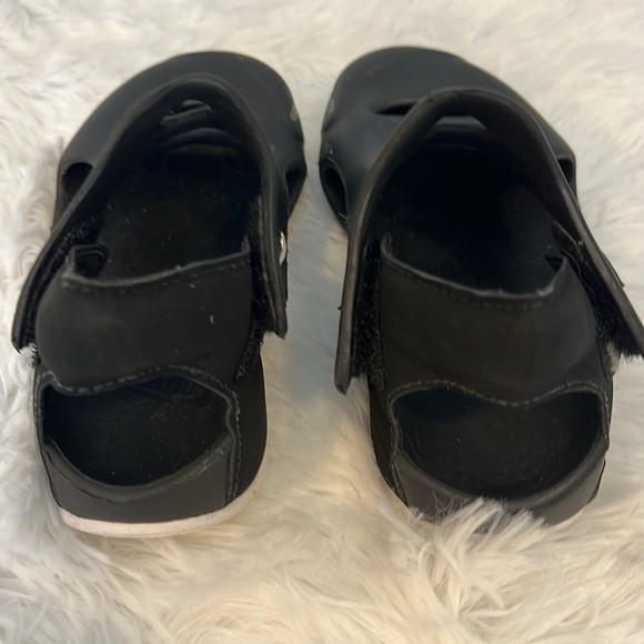 Nike Kids Velcro Sandals Black w White Swoosh Size 7C - Picture 5 of 7